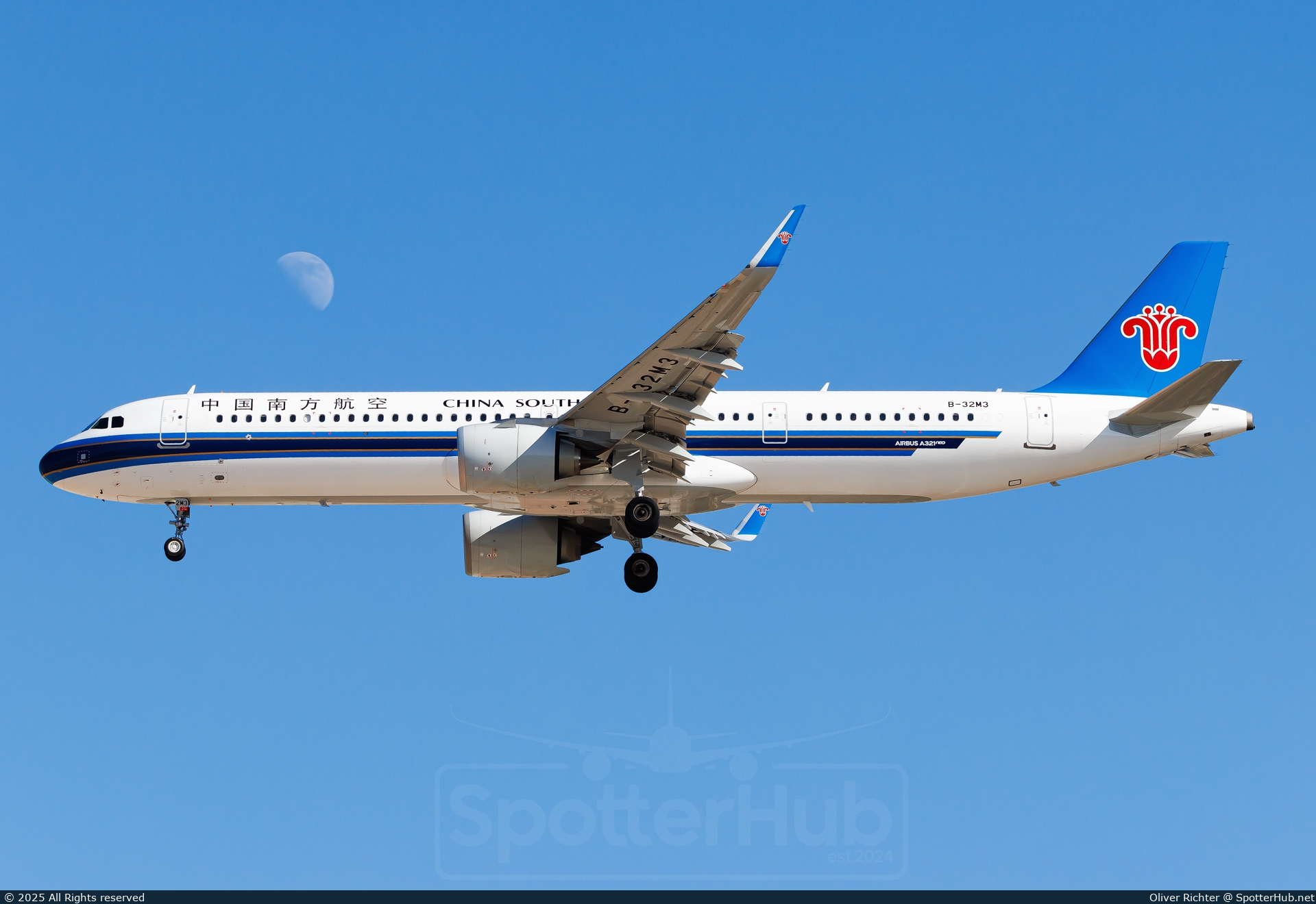 Photo of B-32M3 - Airbus A321-251NX operated by China Southern Airlines