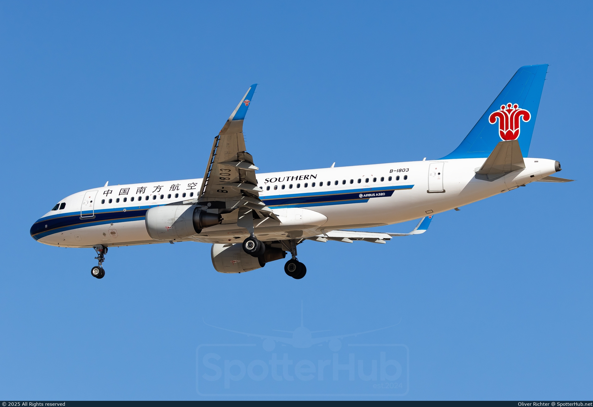 Photo of B-1803 - Airbus A320-214 operated by China Southern Airlines