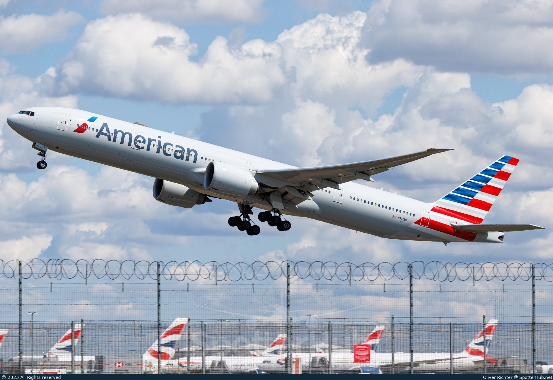 Photo of N717AN - Boeing 777-323(ER) operated by American Airlines
