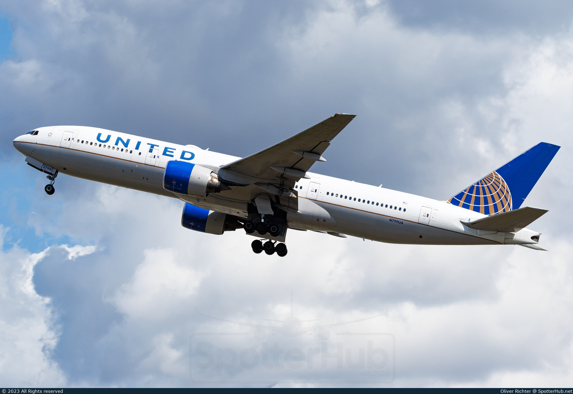 Photo of N799UA - Boeing 777-222(ER) operated by United Airlines