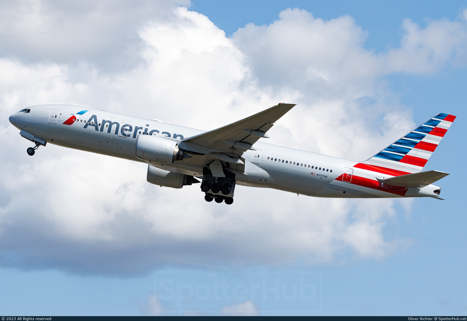 Photo of N797AN - Boeing 777-223(ER) operated by American Airlines