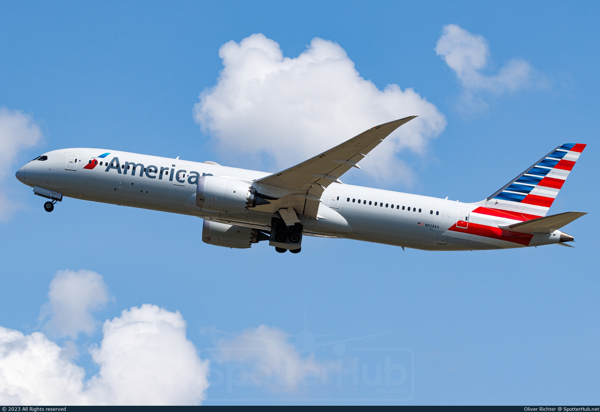 Photo of N828AA - Boeing 787-9 Dreamliner operated by American Airlines
