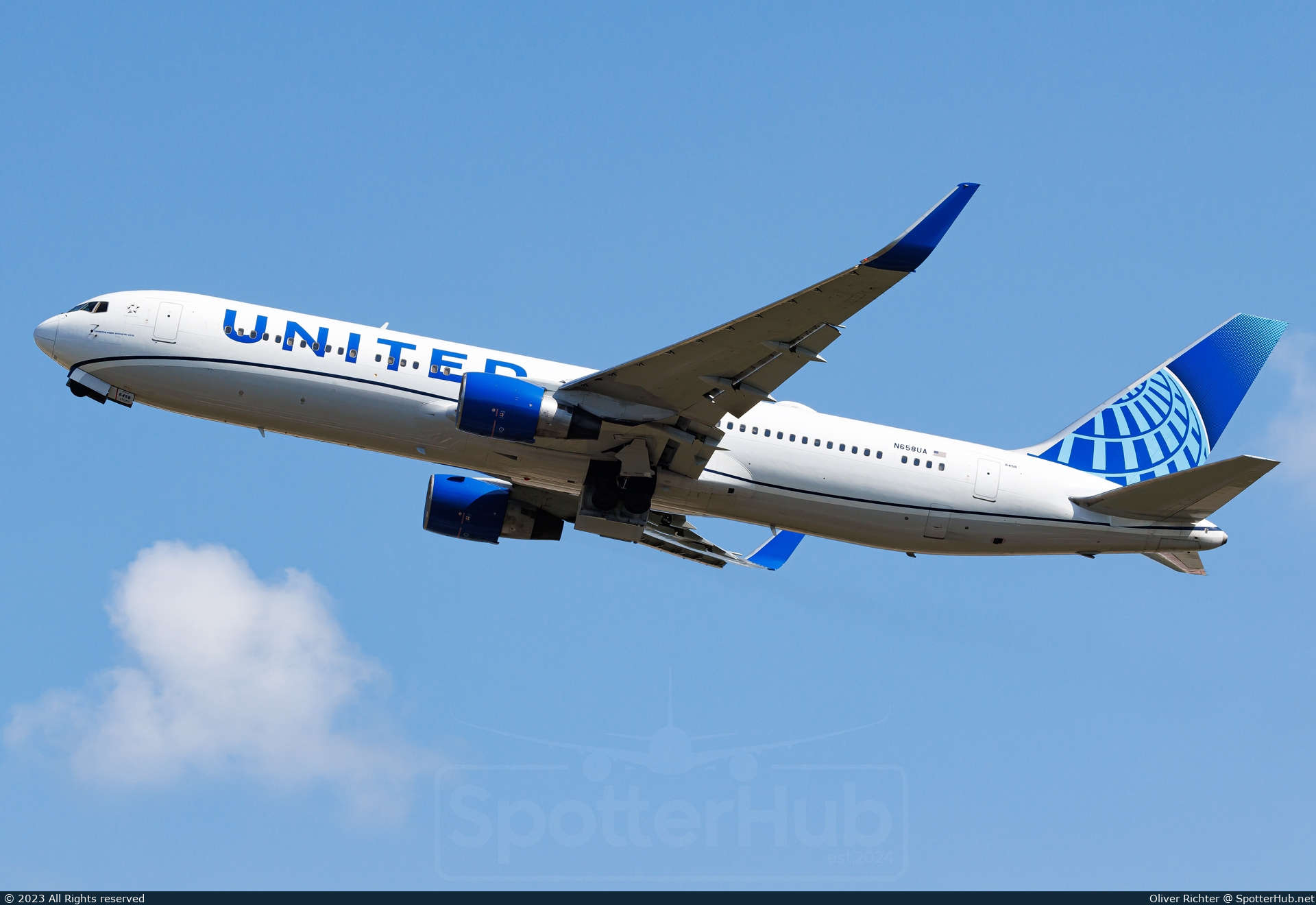 Photo of N658UA - Boeing 767-322(ER) operated by United Airlines
