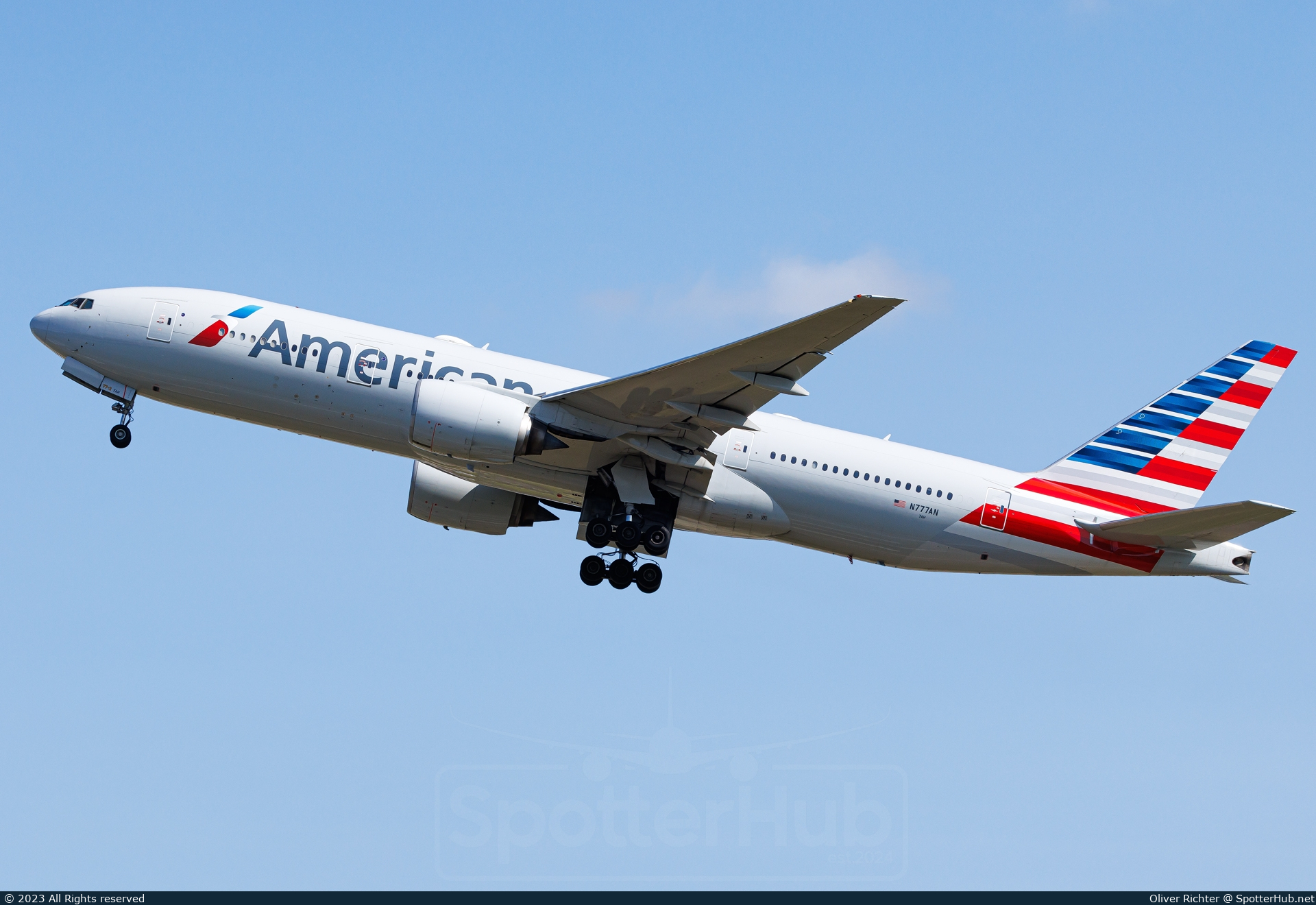 Photo of N777AN - Boeing 777-223(ER) operated by American Airlines