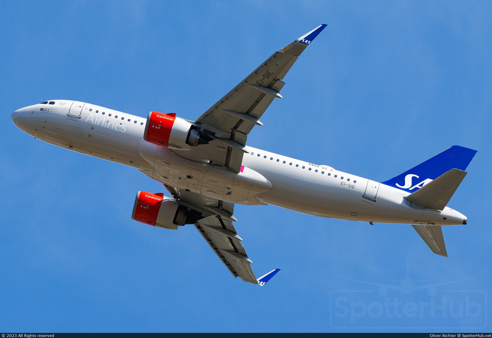 Photo of EI-SIE - Airbus A320-251N operated by SAS Connect