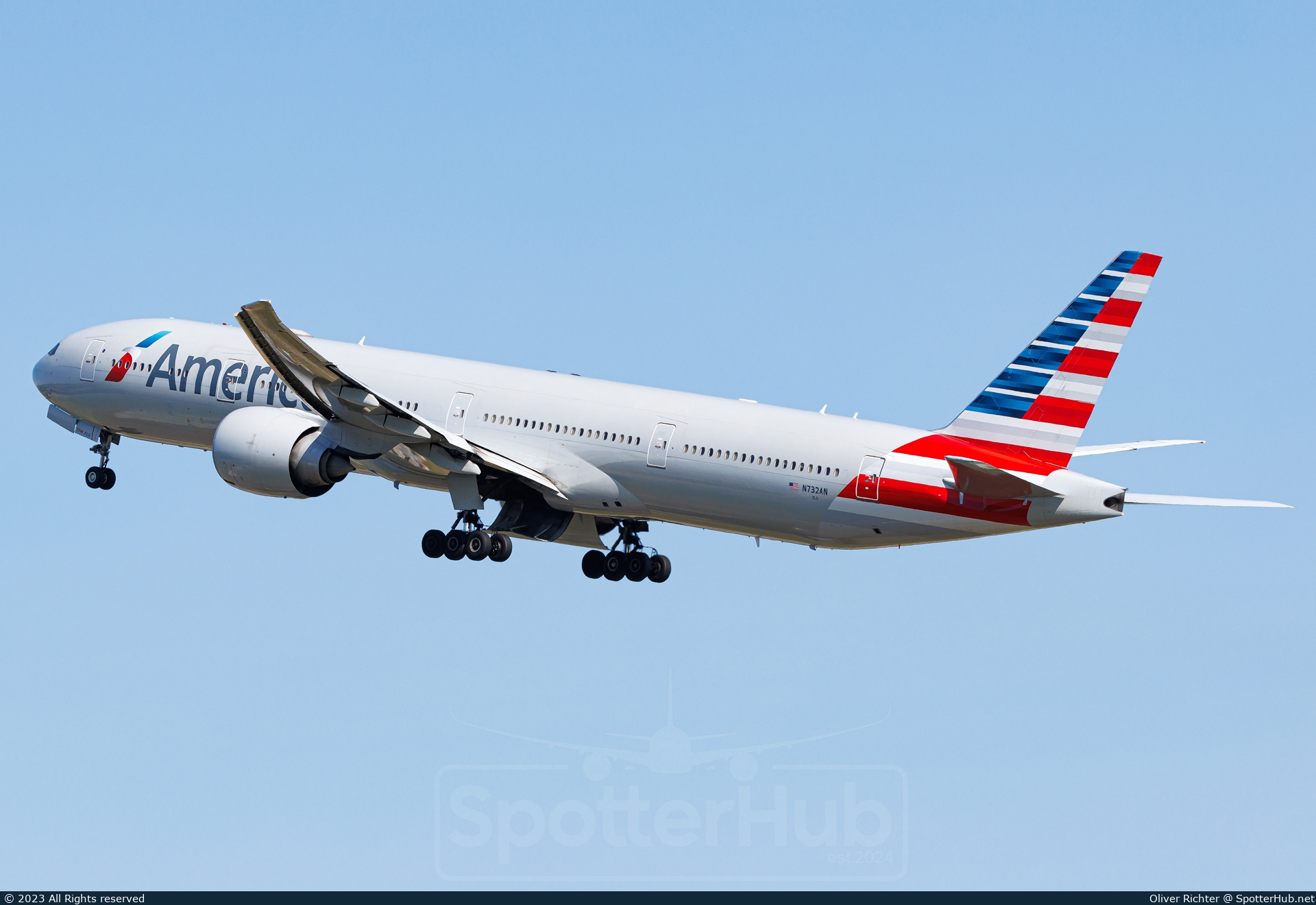 Photo of N732AN - Boeing 777-323(ER) operated by American Airlines