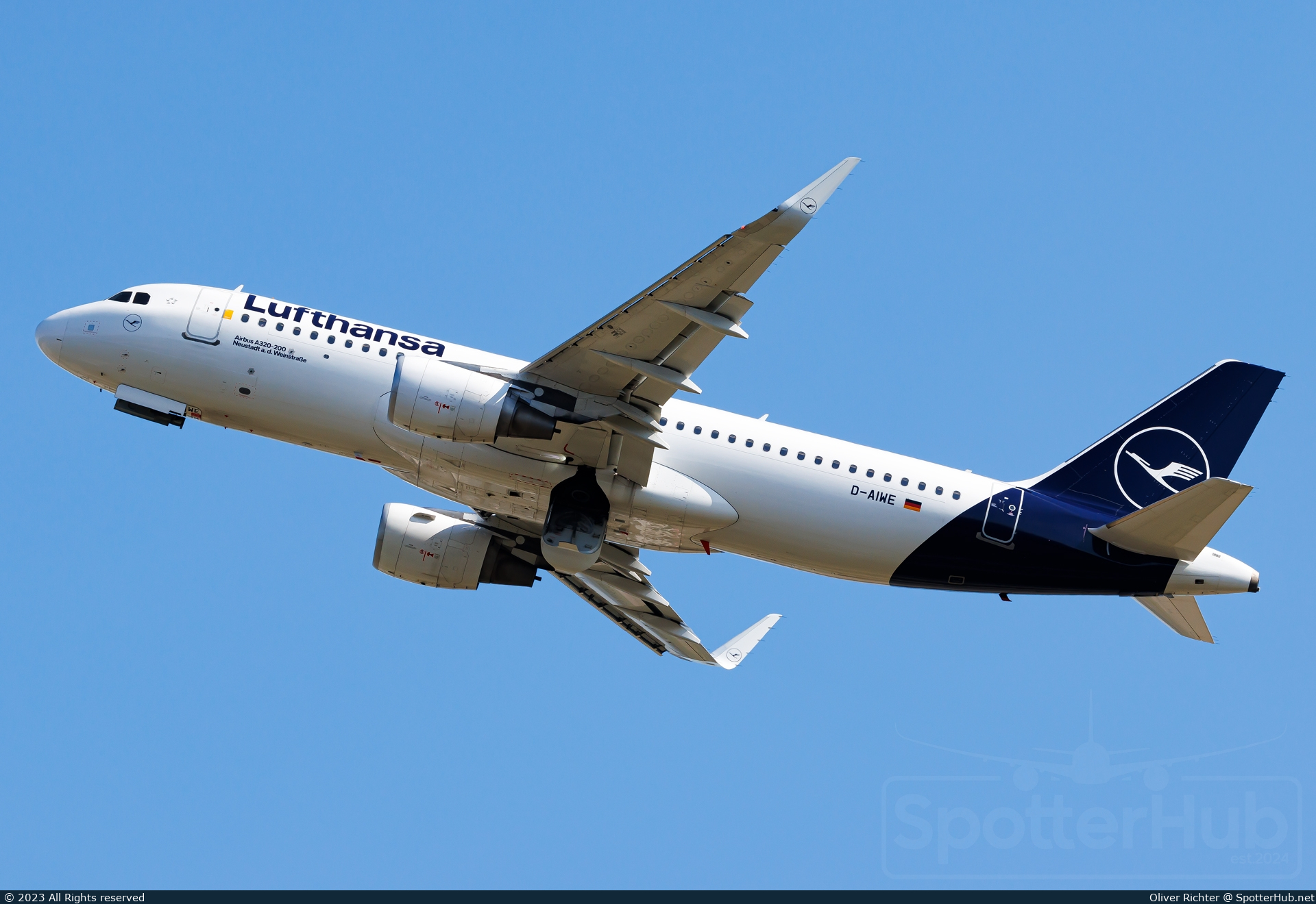 Photo of D-AIWE - Airbus A320-214 operated by Lufthansa