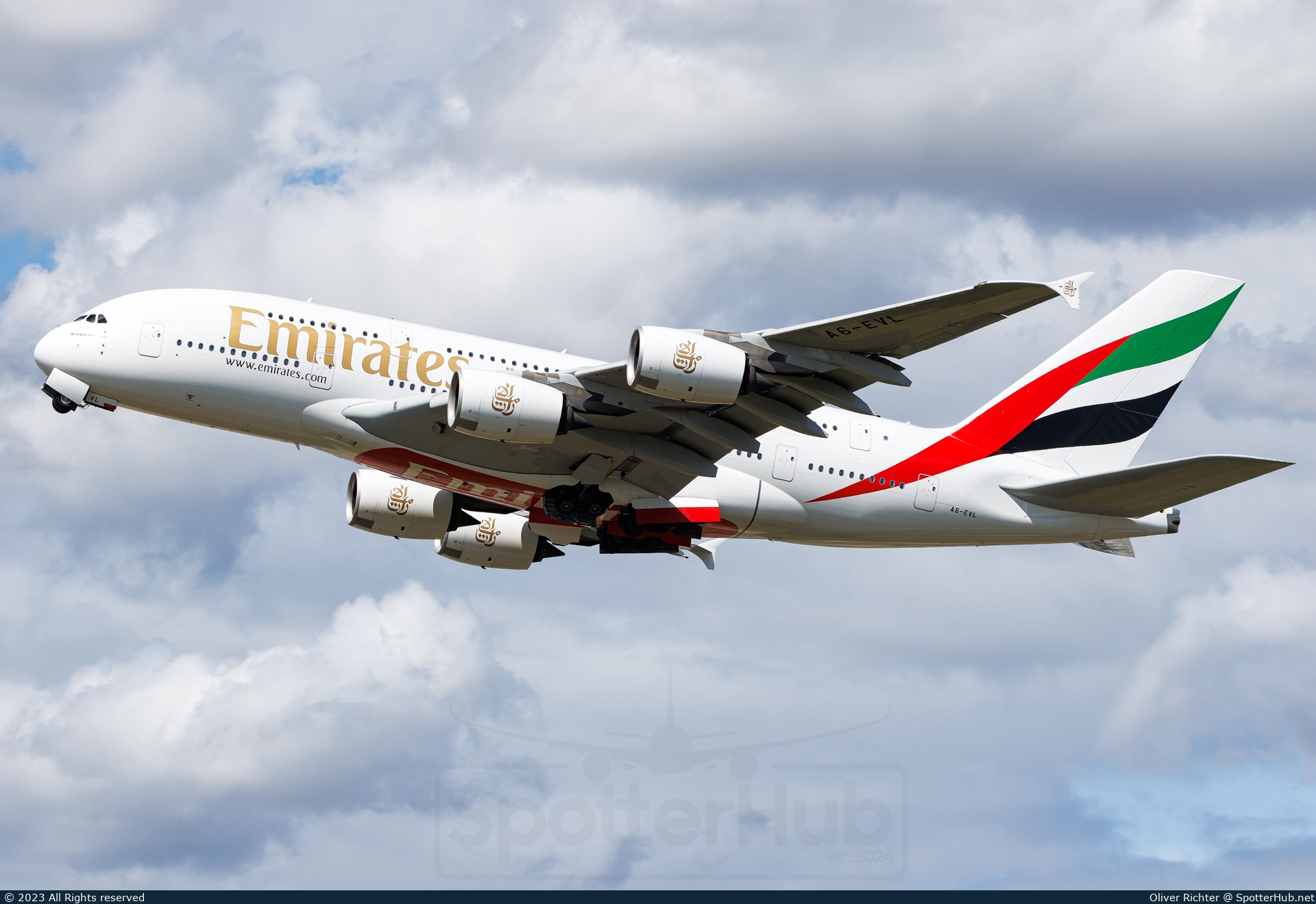 Photo of A6-EVL - Airbus A380-842 operated by Emirates