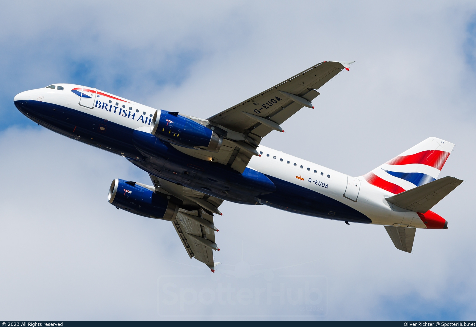 Photo of G-EUOA - Airbus A319-131 operated by British Airways