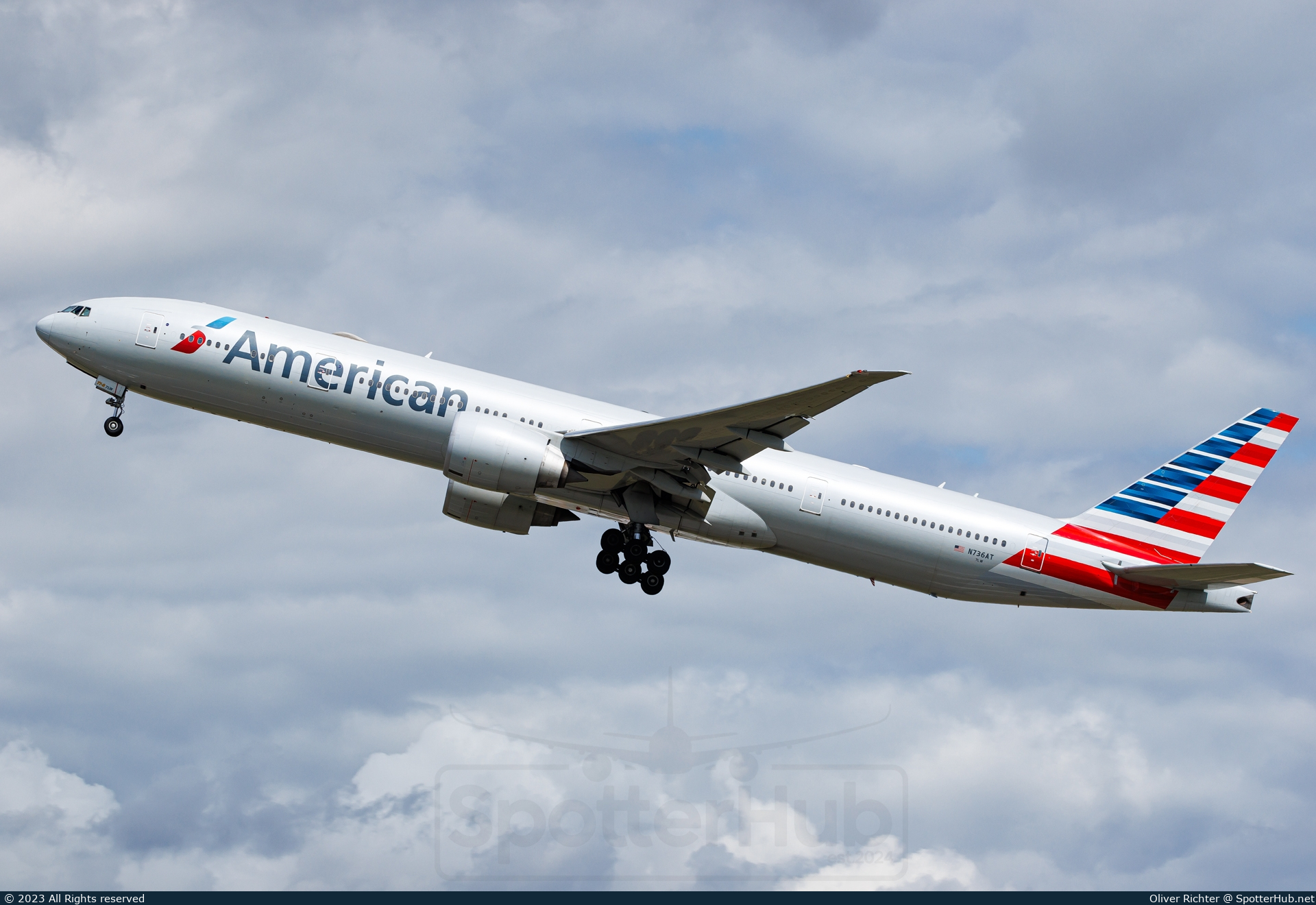 Photo of N736AT - Boeing 777-323(ER) operated by American Airlines