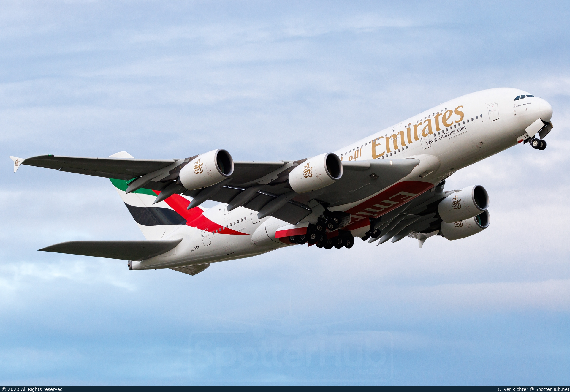Photo of A6-EEB - Airbus A380-861 operated by Emirates