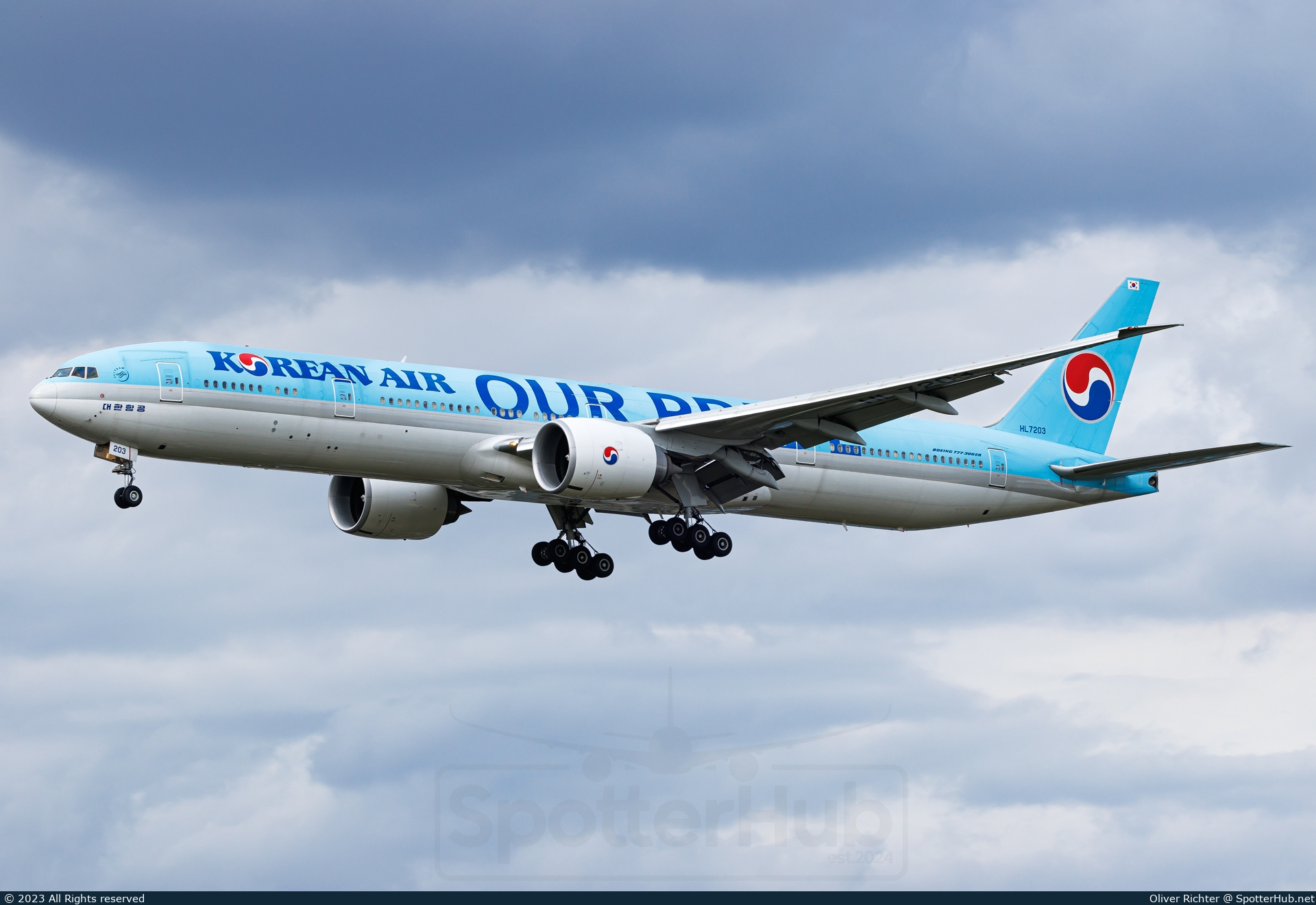 Photo of HL7203 - Boeing 777-3B5(ER) operated by Korean Air