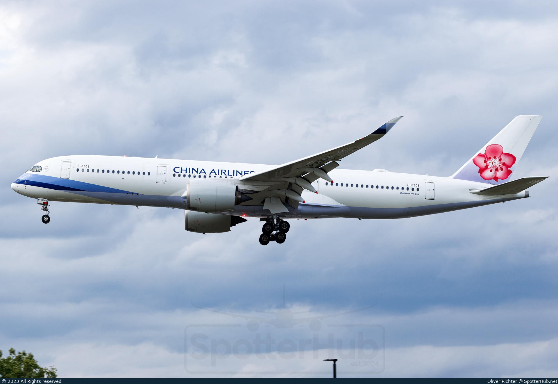 Photo of B-18908 - Airbus A350-941 operated by China Airlines