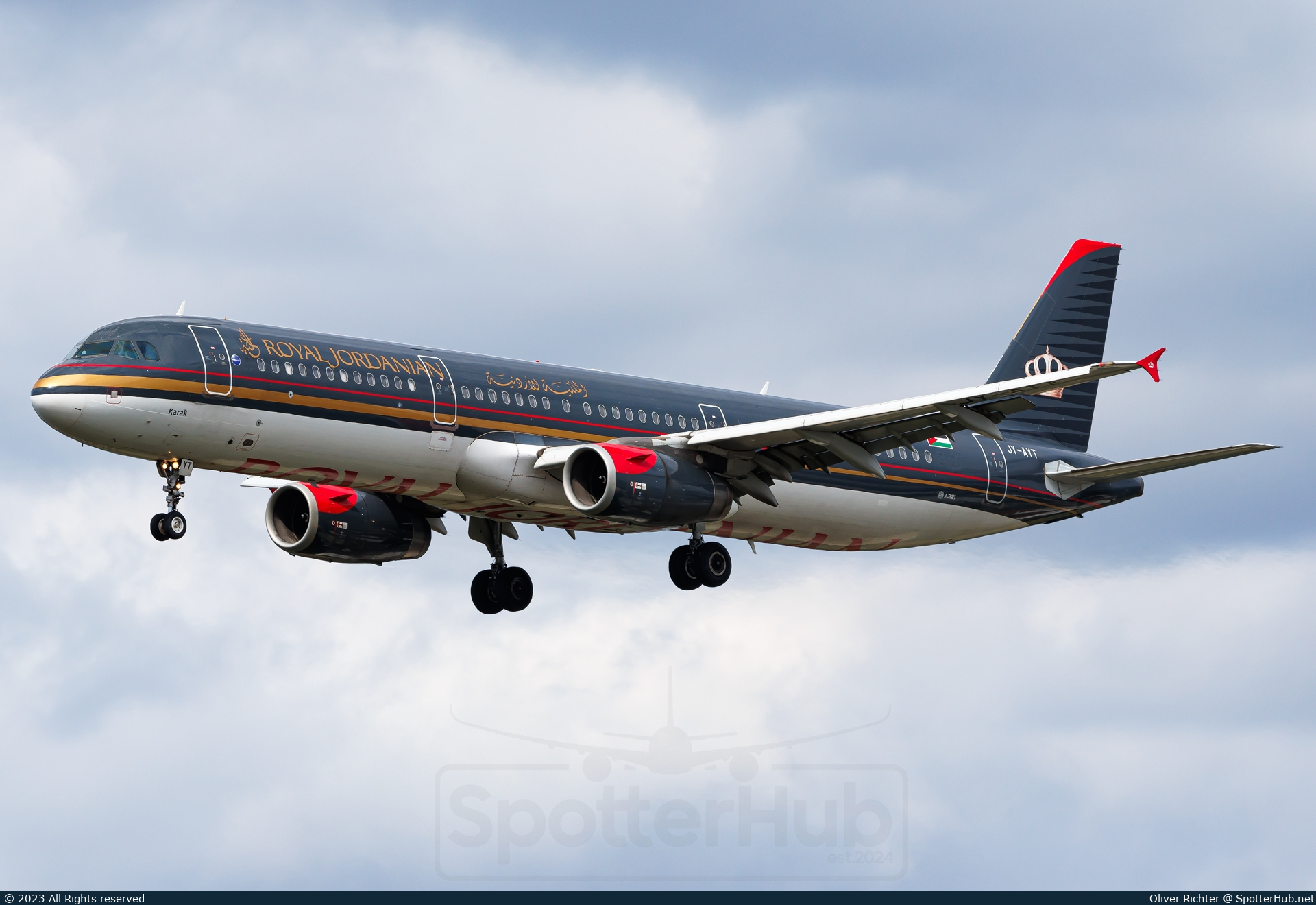 Photo of JY-AYT - Airbus A321-231 operated by Royal Jordanian Airlines