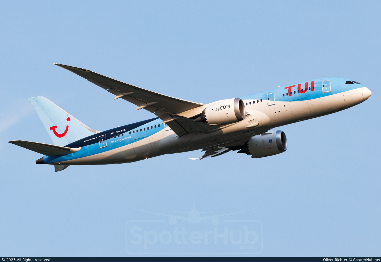Photo of PH-TFL - Boeing 787-8 Dreamliner operated by TUI Airlines Nederland
