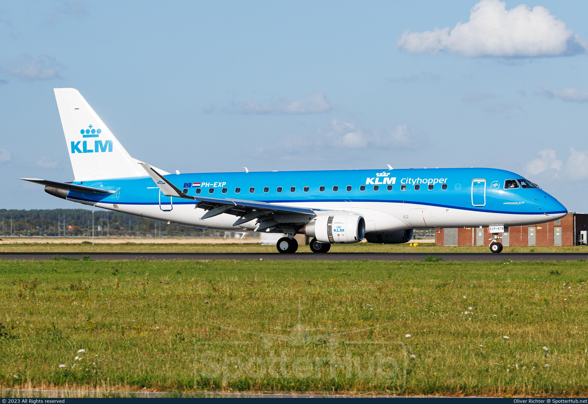 Photo of PH-EXP - Embraer ERJ-175STD operated by KLM Cityhopper