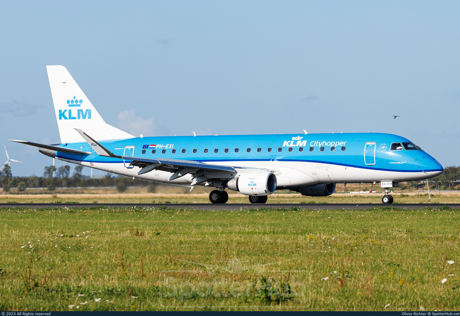 Photo of PH-EXI - Embraer ERJ-175STD operated by KLM Cityhopper