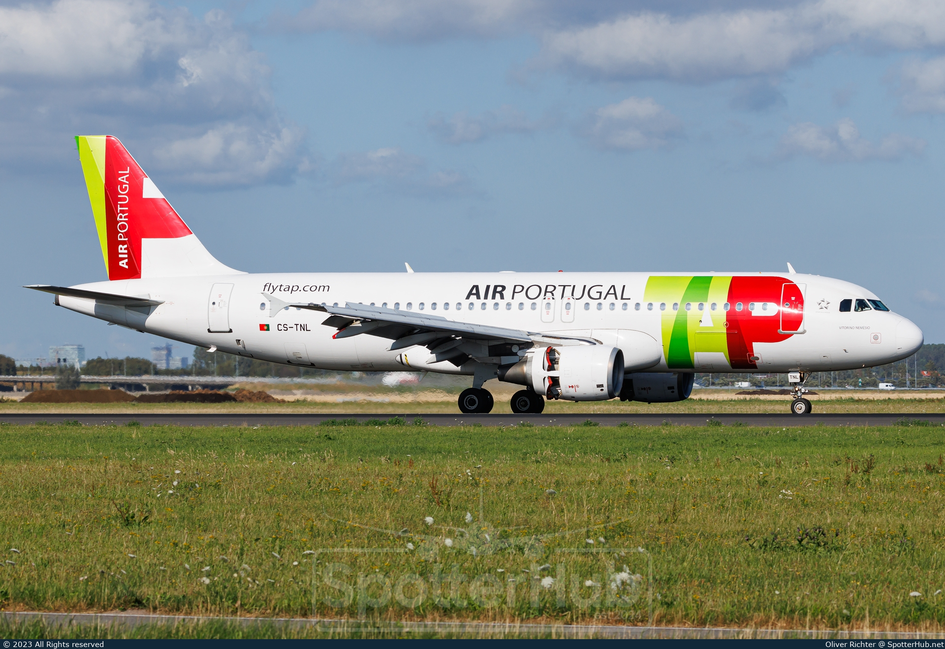 Photo of CS-TNL - Airbus A320-214 operated by TAP Air Portugal