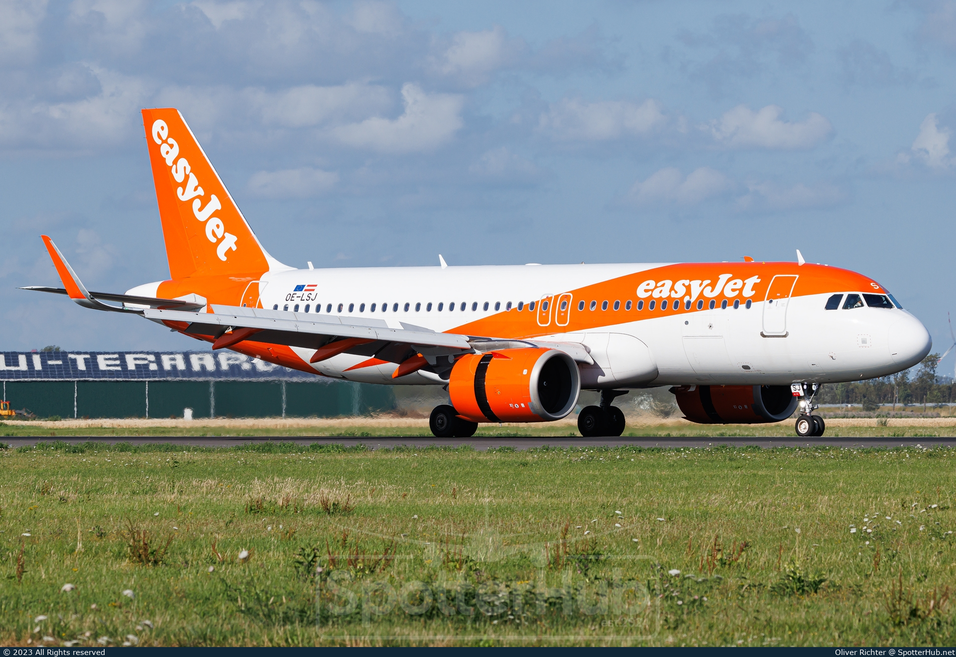 Photo of OE-LSJ - Airbus A320-251N operated by easyJet Europe