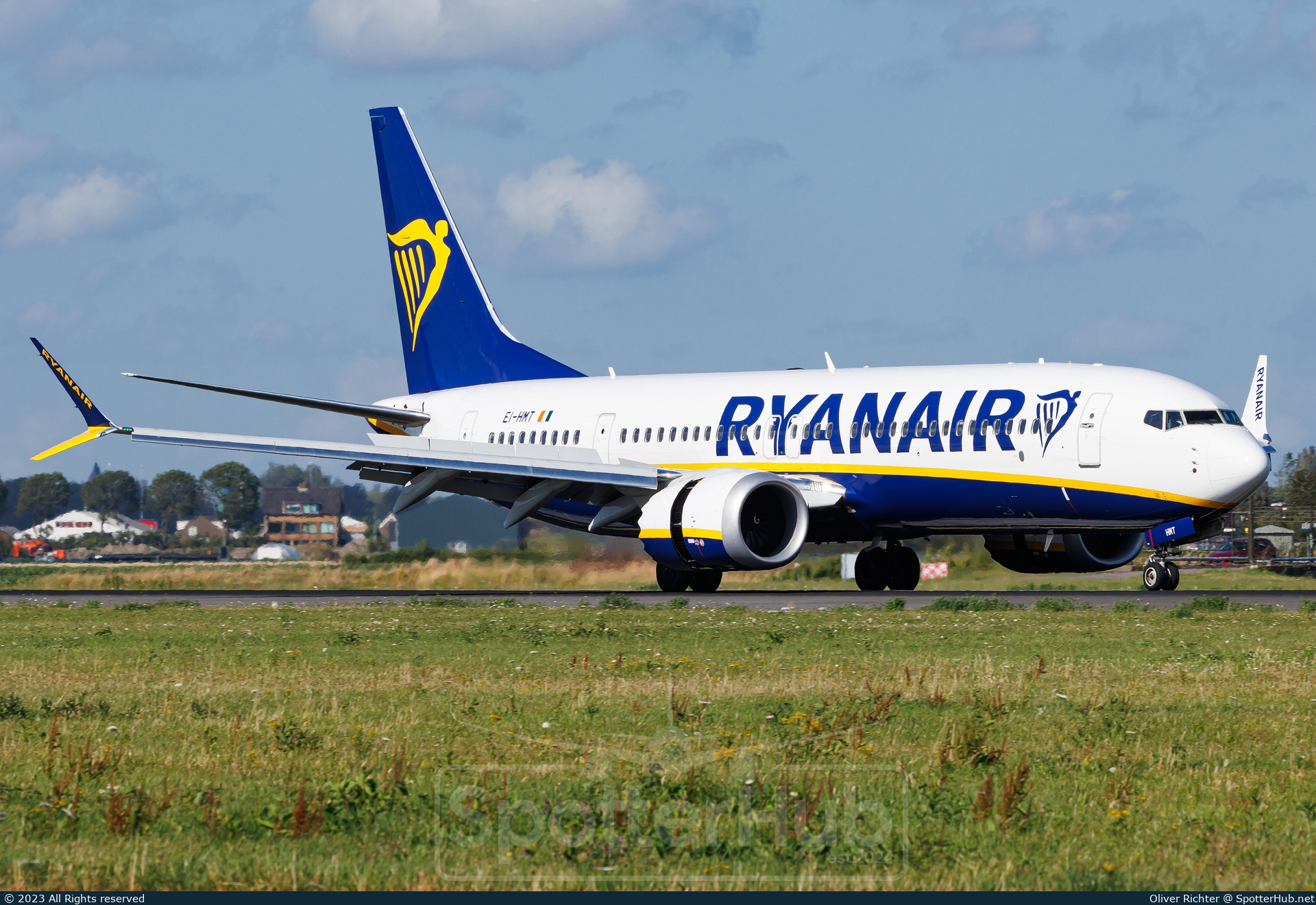 Photo of EI-HMT - Boeing 737 MAX 8-200 operated by Ryanair