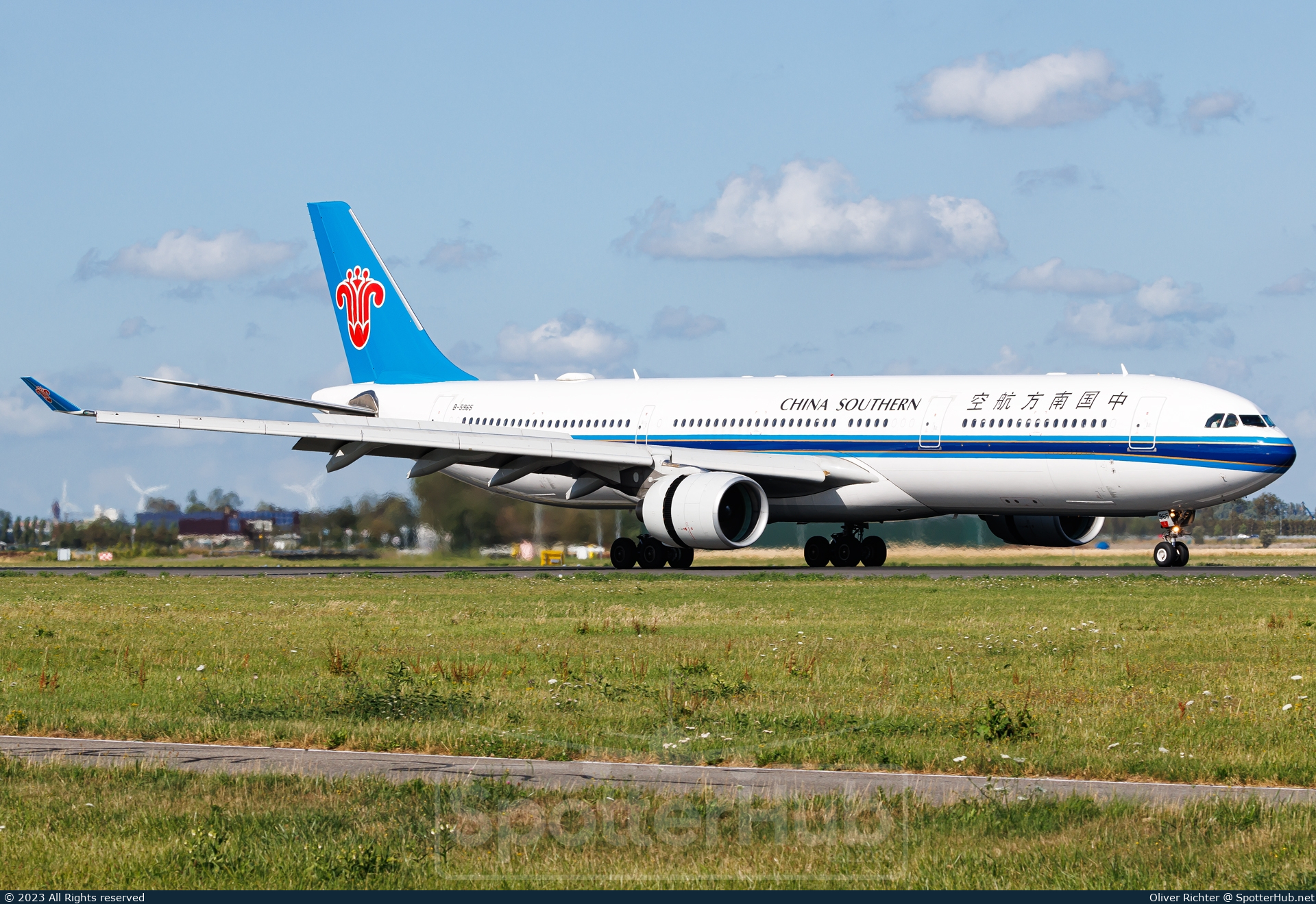 Photo of B-5965 - Airbus A330-323 operated by China Southern Airlines