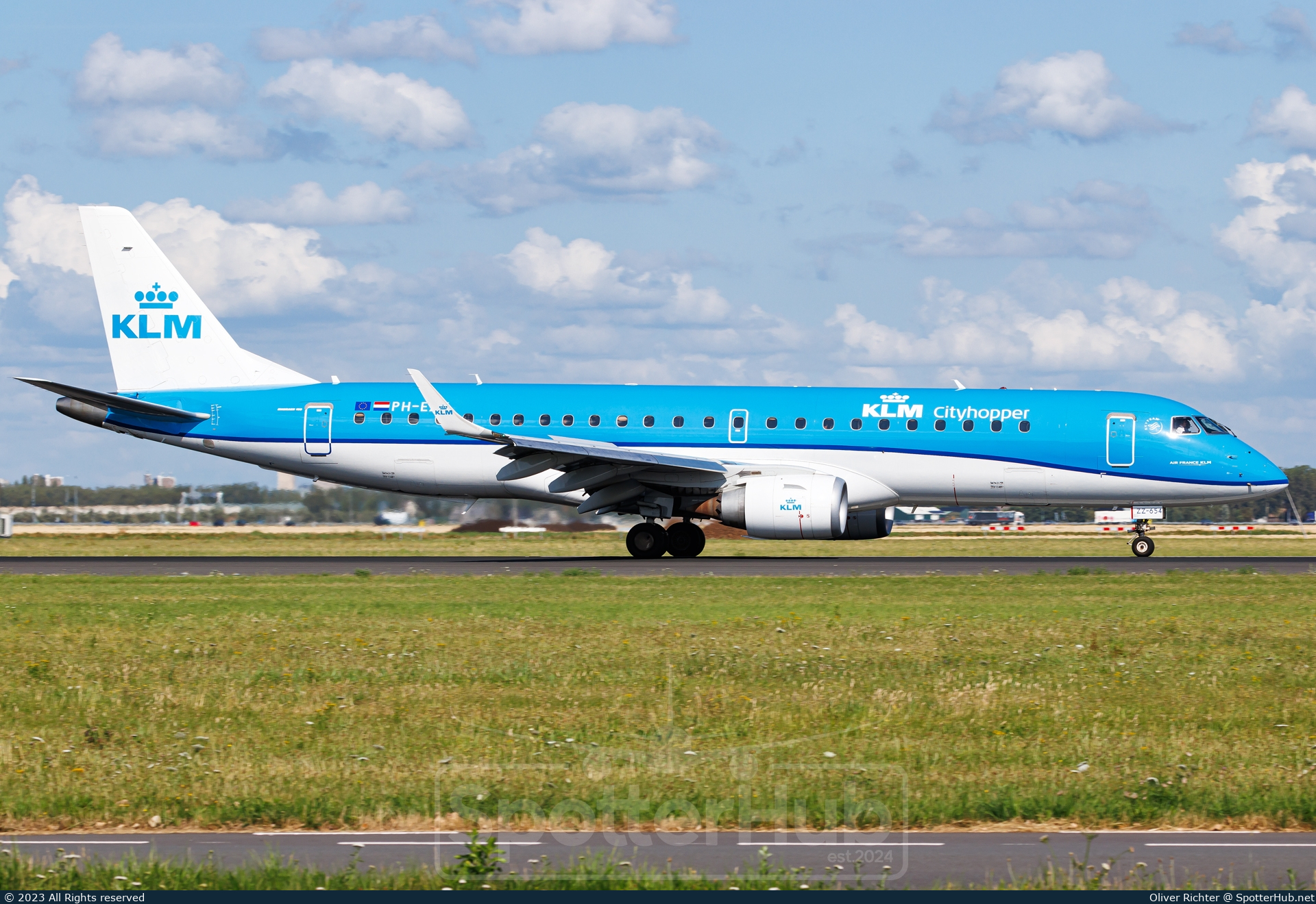 Photo of PH-EZZ - Embraer ERJ-190STD operated by KLM Cityhopper