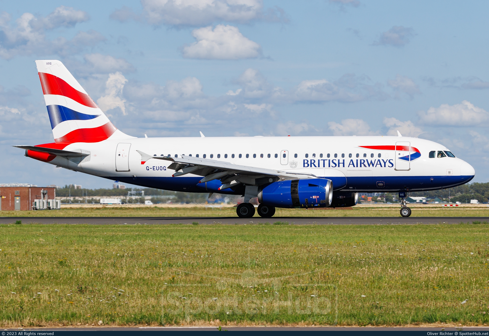 Photo of G-EUOG - Airbus A319-131 operated by British Airways