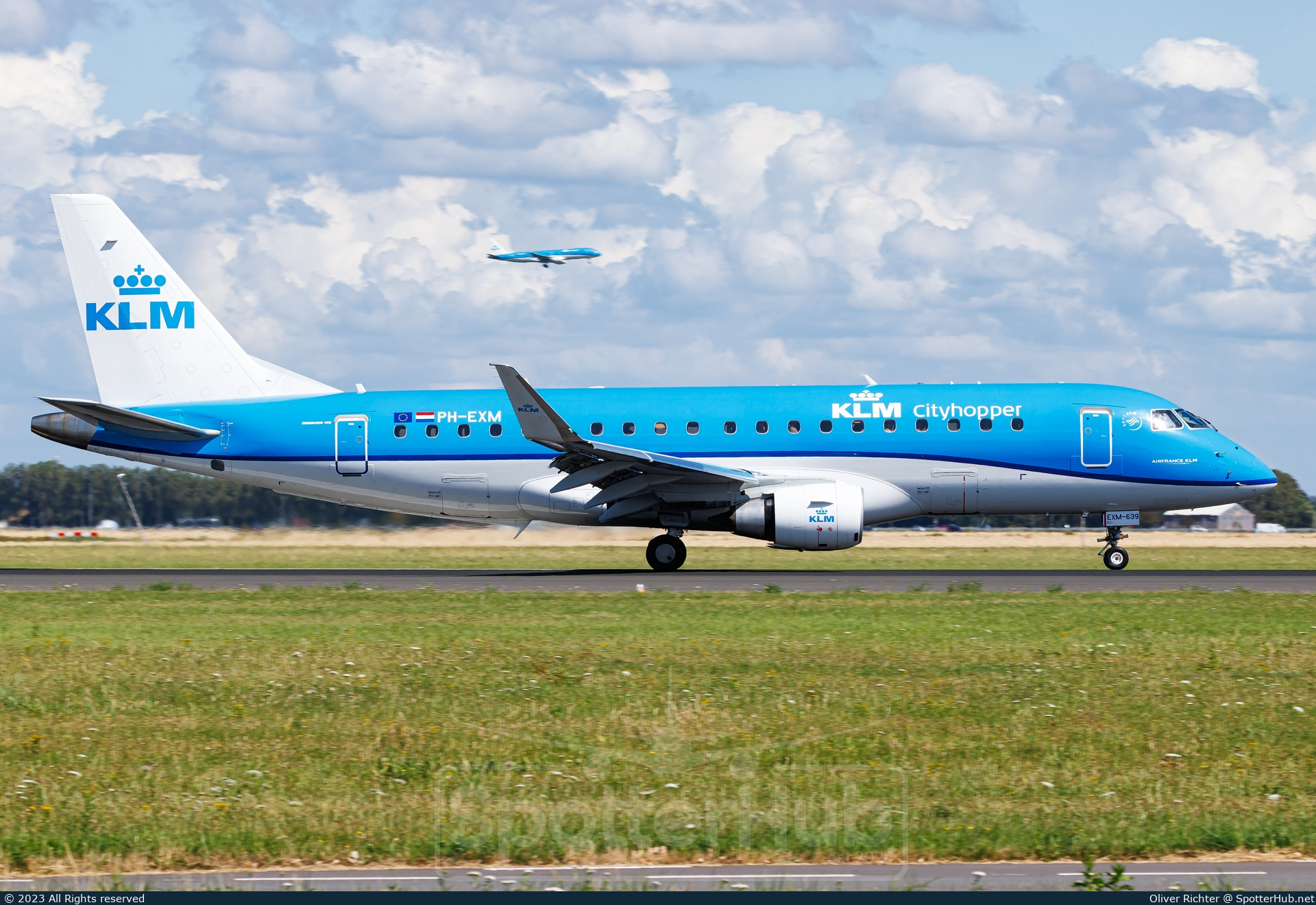 Photo of PH-EXM - Embraer ERJ-175STD operated by KLM Cityhopper