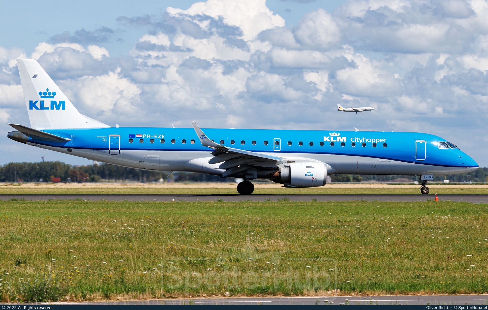 Photo of PH-EZE - Embraer ERJ-190STD operated by KLM Cityhopper