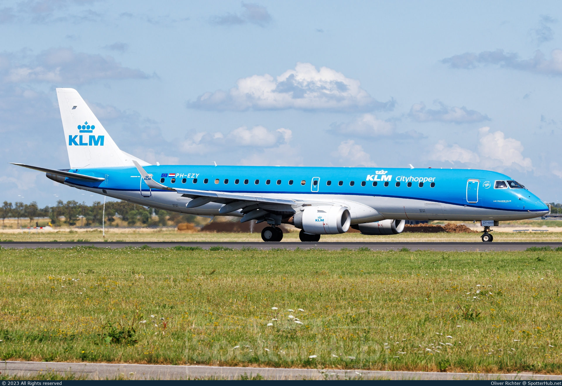 Photo of PH-EZY - Embraer ERJ-190STD operated by KLM Cityhopper