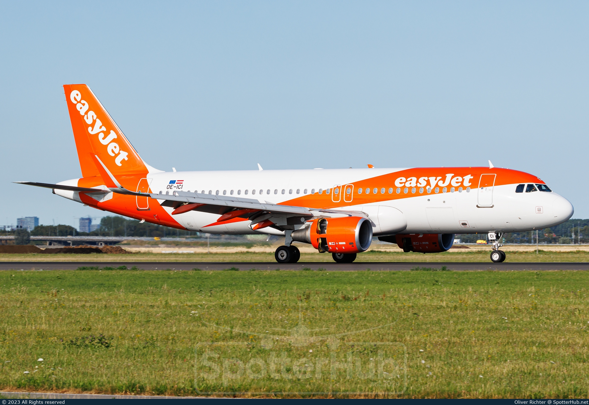 Photo of OE-ICI - Airbus A320-214 operated by easyJet Europe