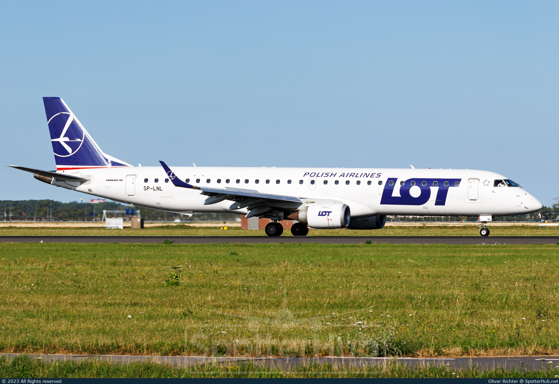 Photo of SP-LNL - Embraer ERJ-195AR operated by LOT Polish Airlines