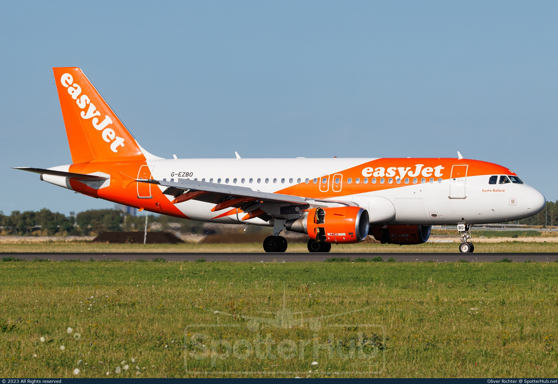 Photo of G-EZBO - Airbus A319-111 operated by easyJet