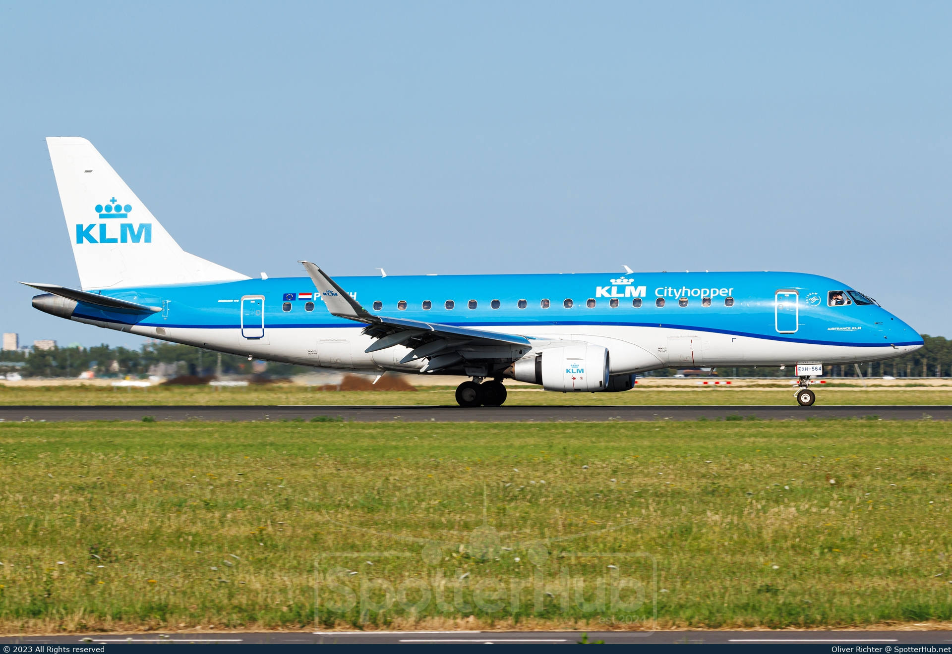 Photo of PH-EXH - Embraer ERJ-175STD operated by KLM Cityhopper