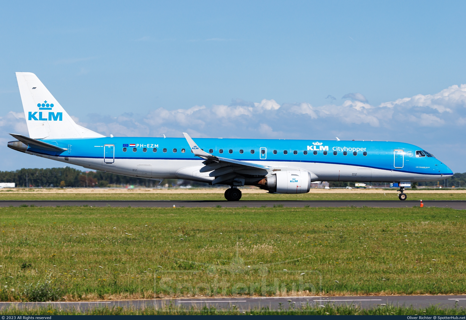 Photo of PH-EZM - Embraer ERJ-190STD operated by KLM Cityhopper