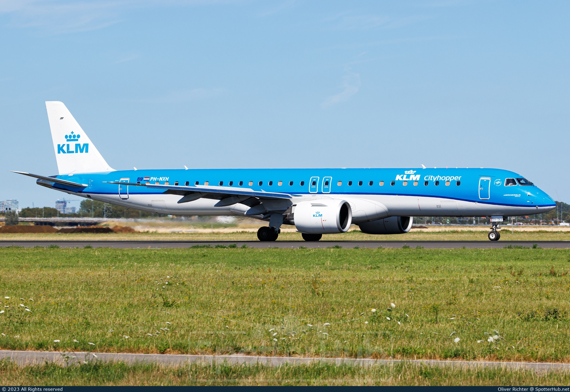 Photo of PH-NXH - Embraer ERJ-195-E2 operated by KLM Cityhopper