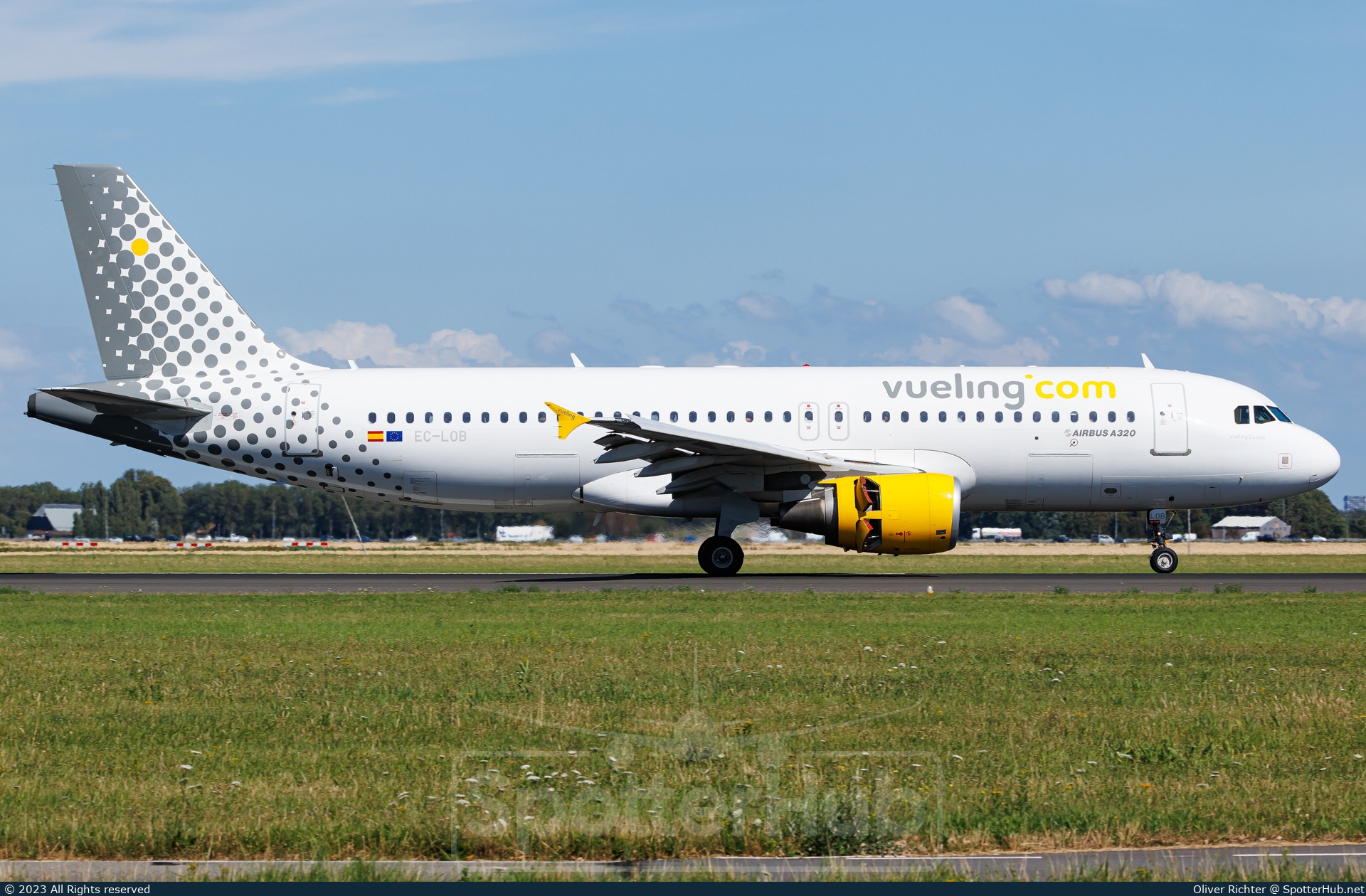 Photo of EC-LOB - Airbus A320-214 operated by Vueling