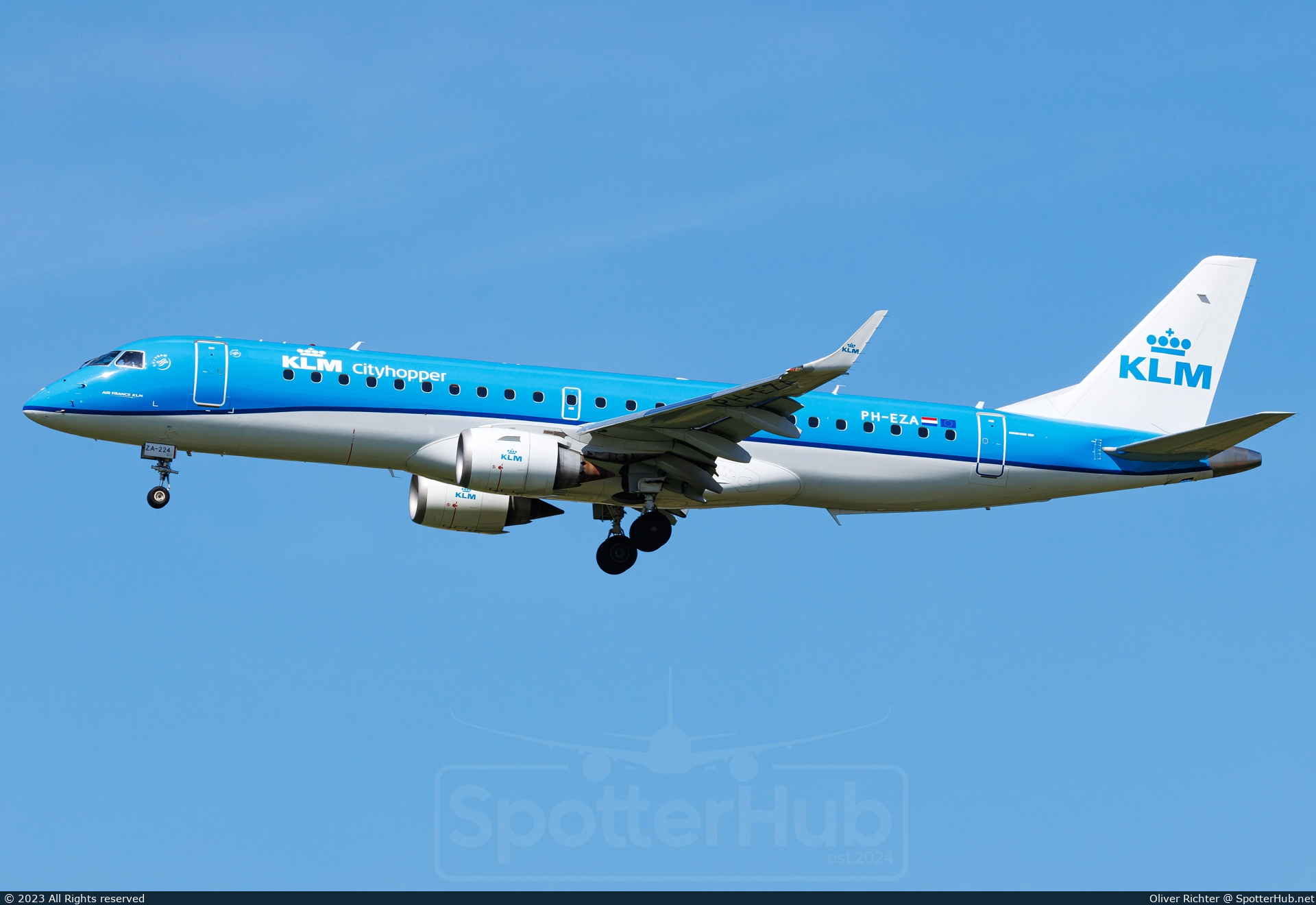 Photo of PH-EZA - Embraer ERJ-190STD operated by KLM Cityhopper