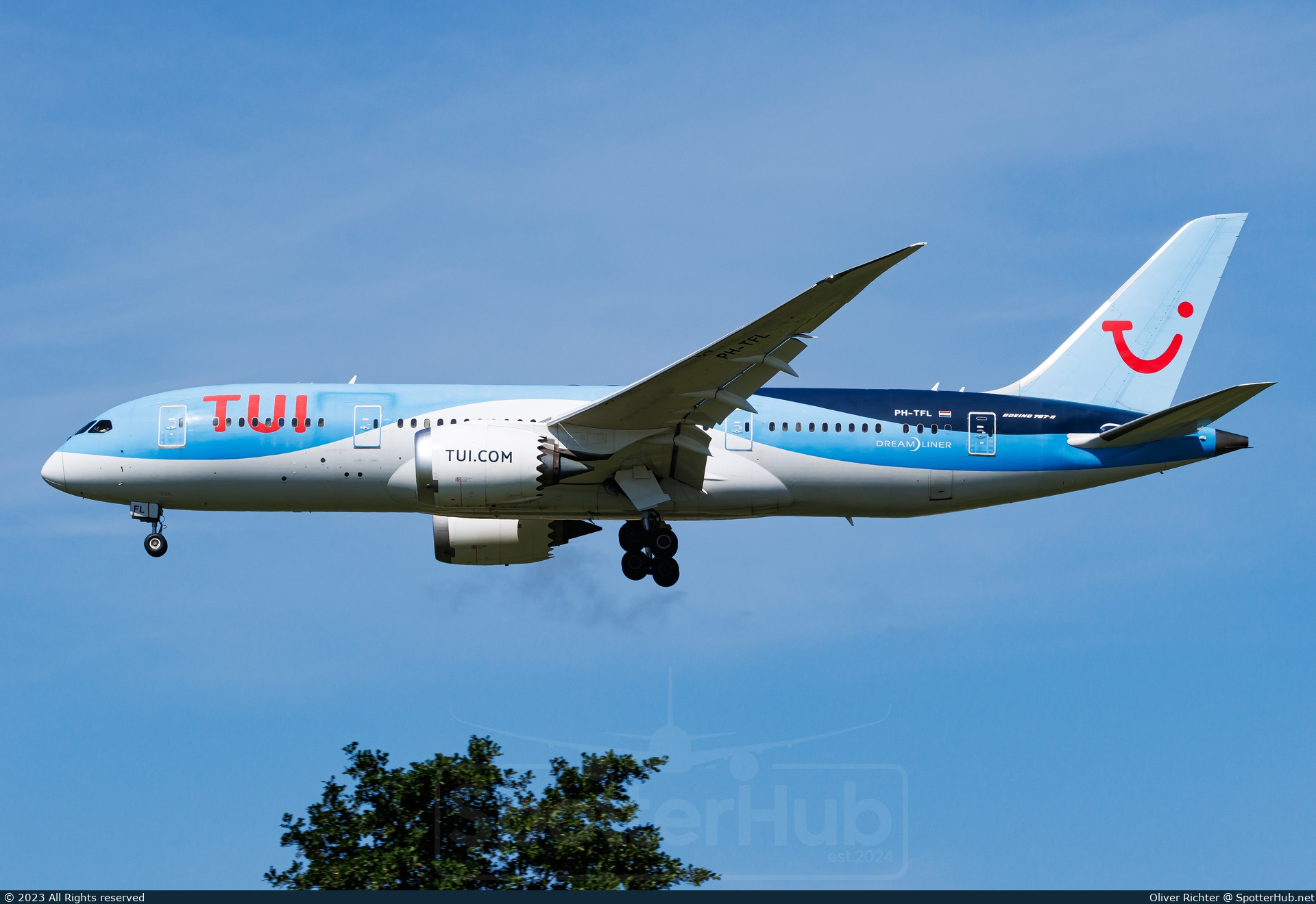Photo of PH-TFL - Boeing 787-8 Dreamliner operated by TUI Airlines Nederland
