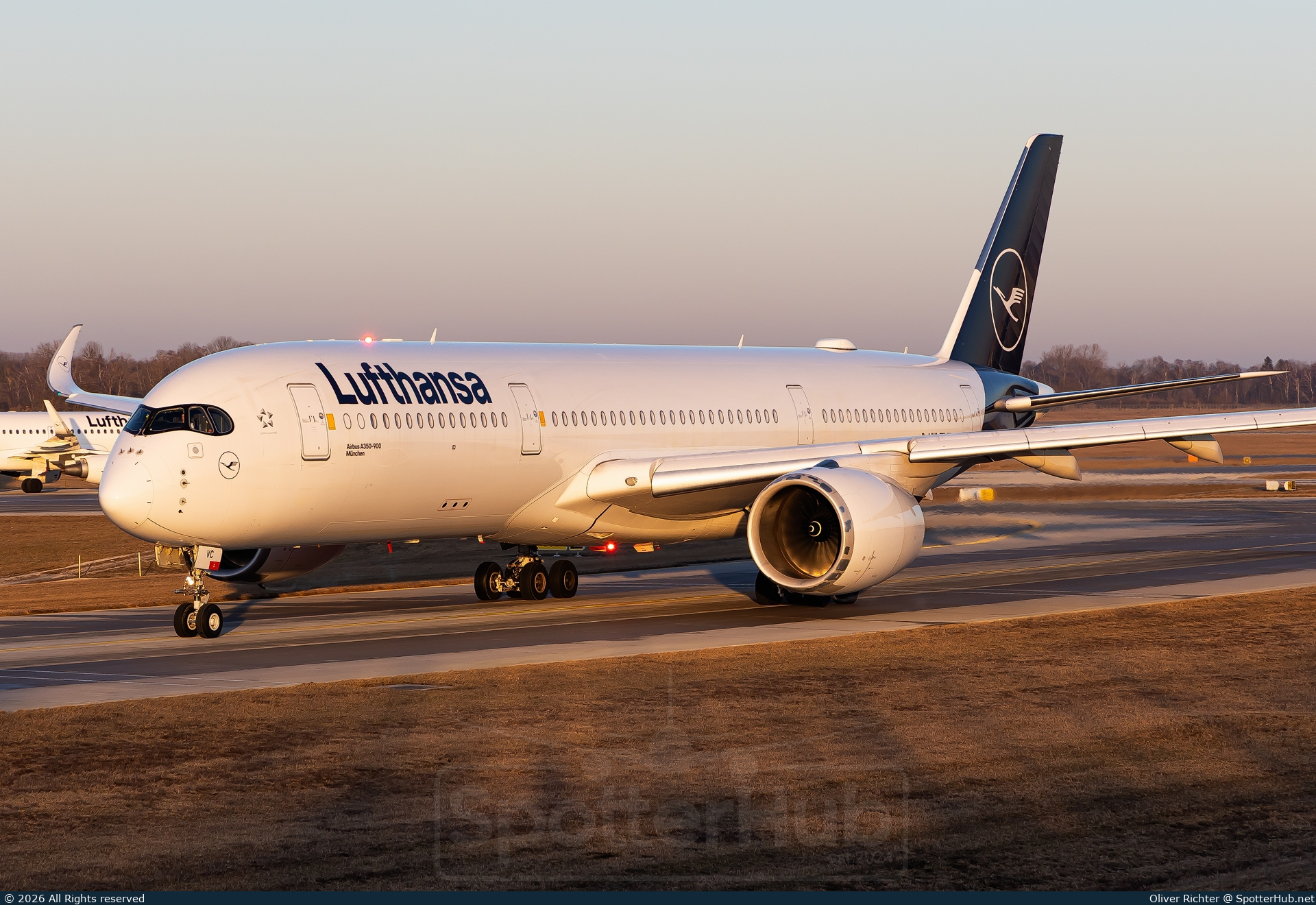 Photo of D-AIVC - Airbus A350-941 operated by Lufthansa