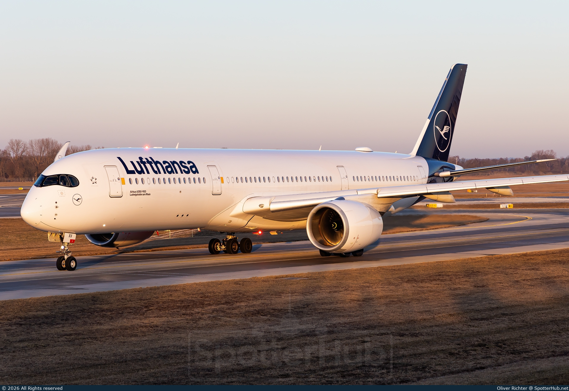 Photo of D-AIXV - Airbus A350-941 operated by Lufthansa