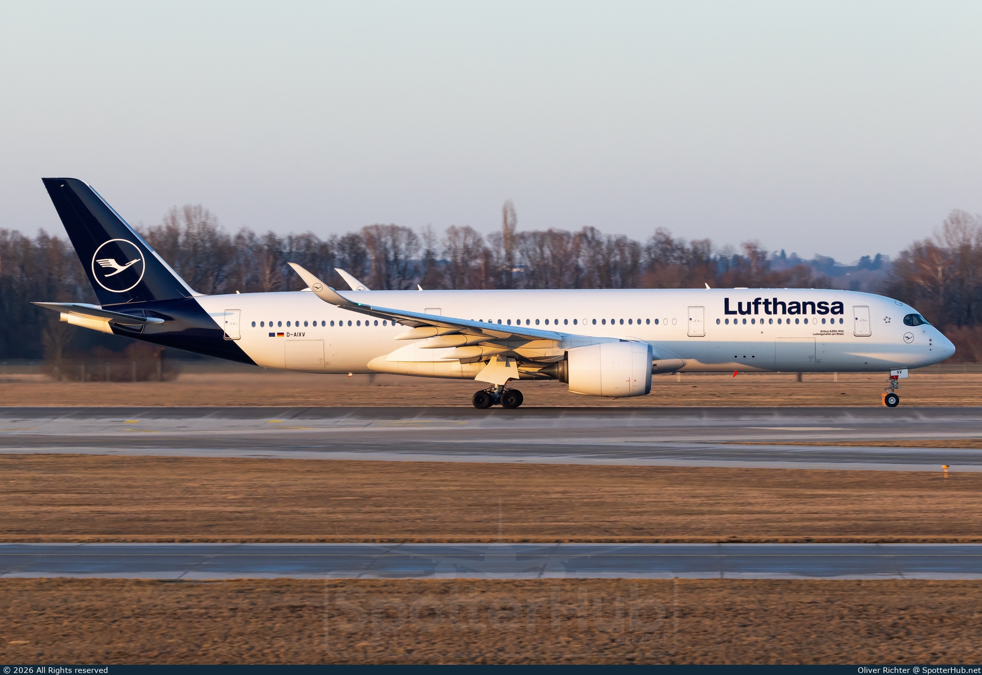 Photo of D-AIXV - Airbus A350-941 operated by Lufthansa