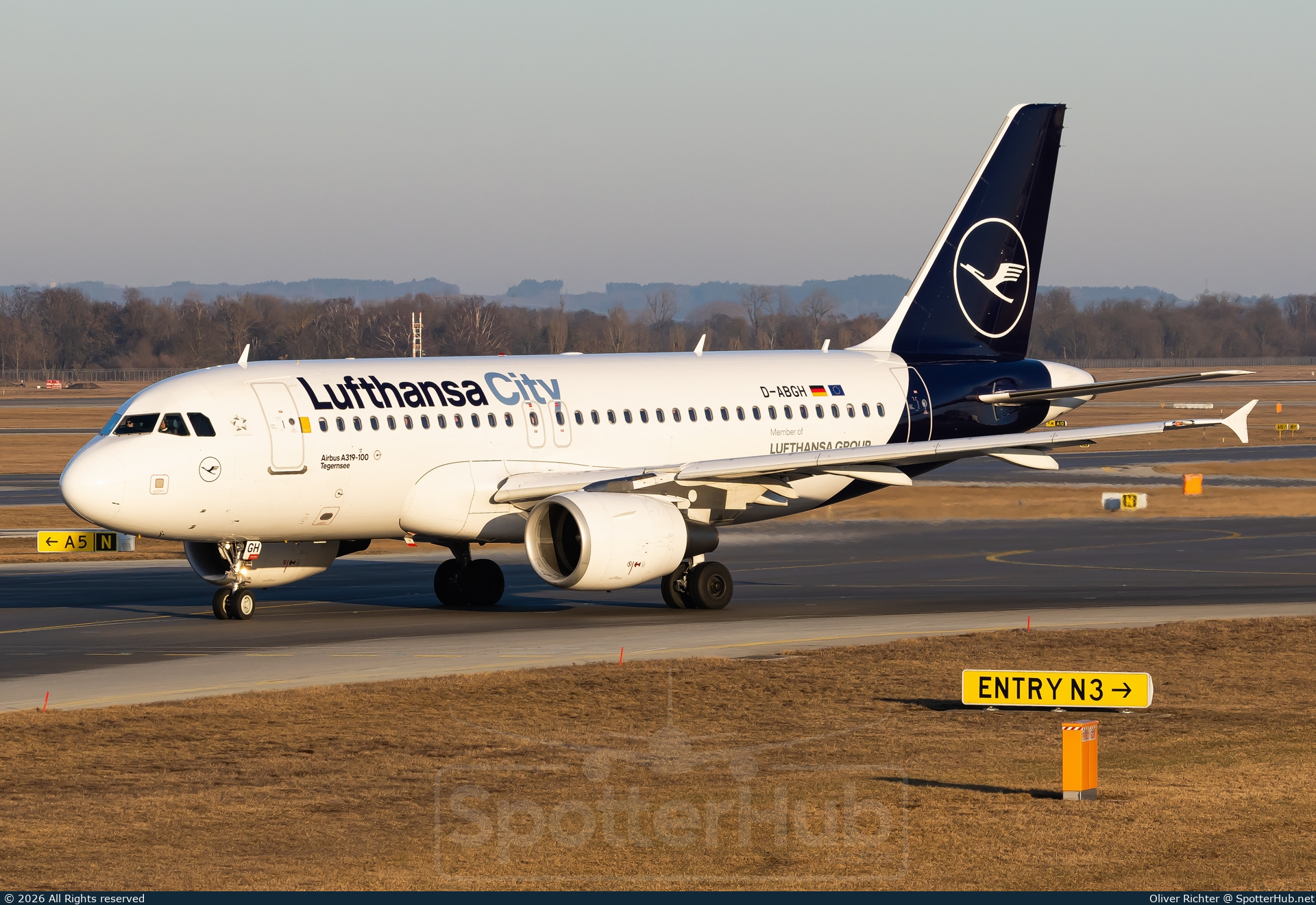 Photo of D-ABGH - Airbus A319-112 operated by Lufthansa City Airlines