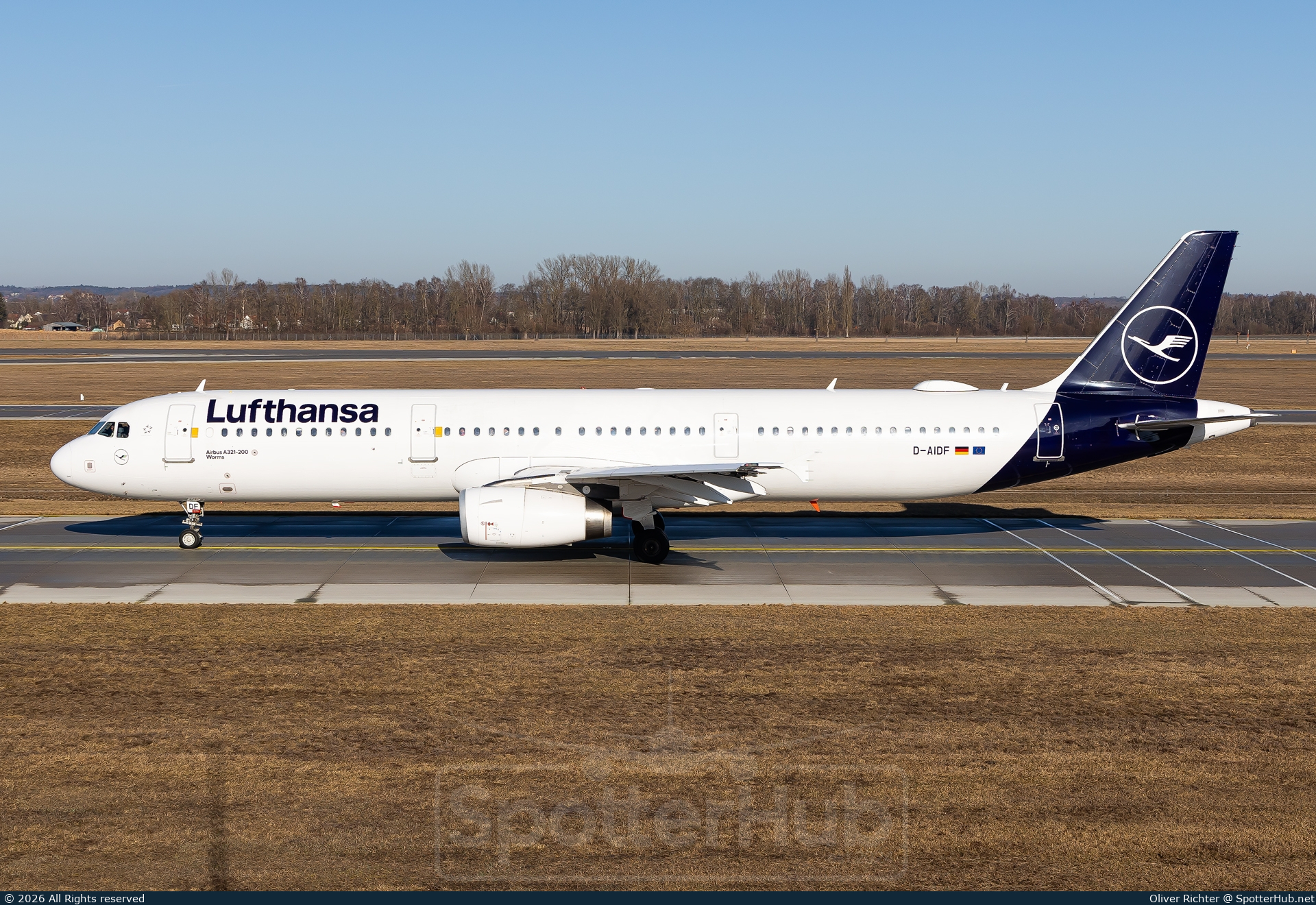 Photo of D-AIDF - Airbus A321-231 operated by Lufthansa