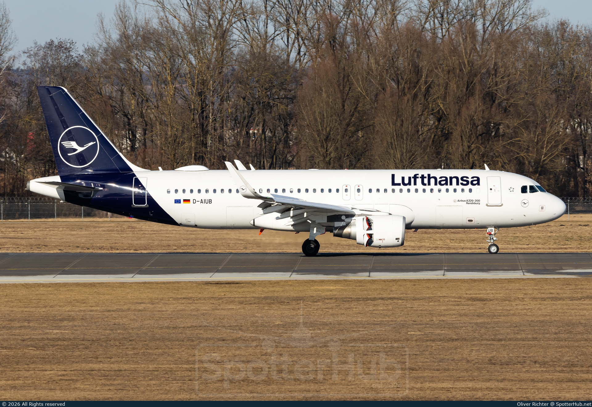 Photo of D-AIUB - Airbus A320-214 operated by Lufthansa