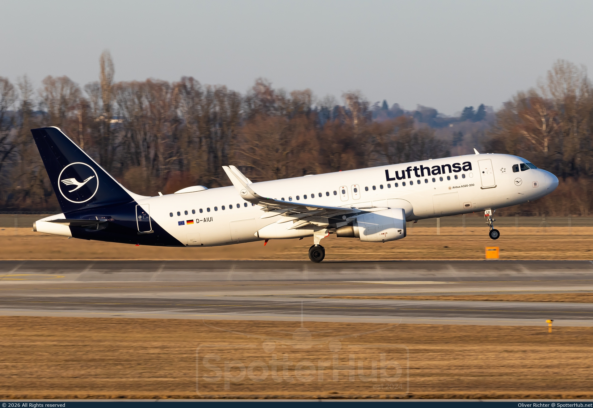 Photo of D-AIUI - Airbus A320-214 operated by Lufthansa