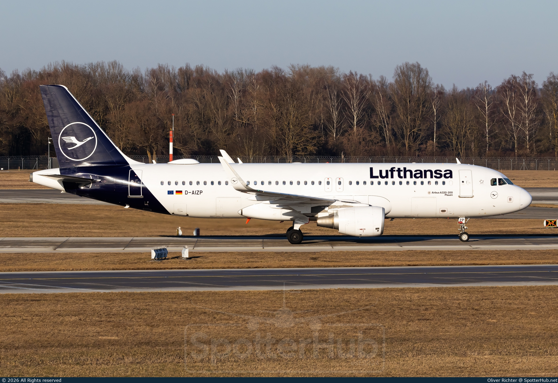 Photo of D-AIZP - Airbus A320-214 operated by Lufthansa