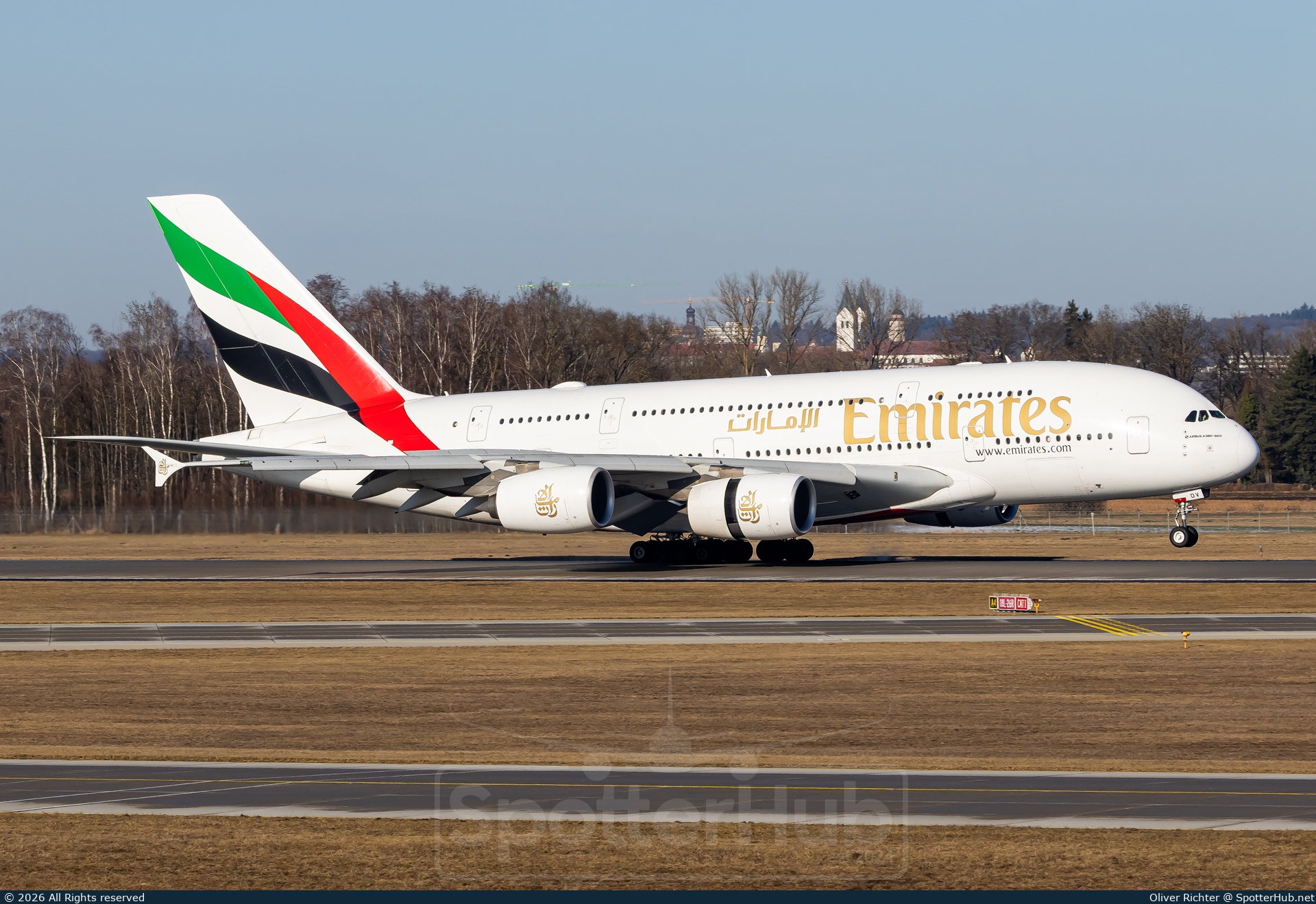 Photo of A6-EDV - Airbus A380-861 operated by Emirates