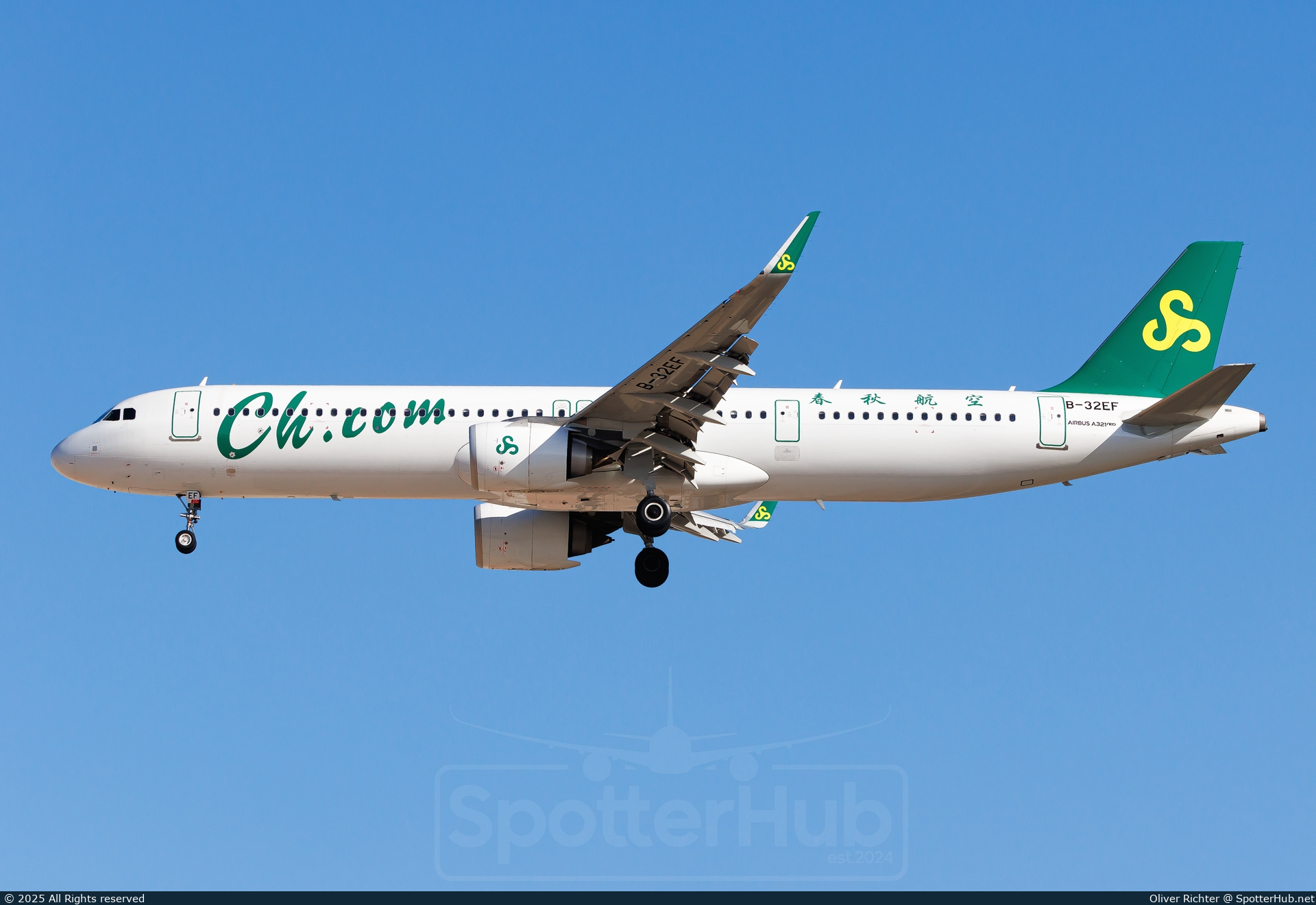 Photo of B-32EF - Airbus A321-253NX operated by Spring Airlines