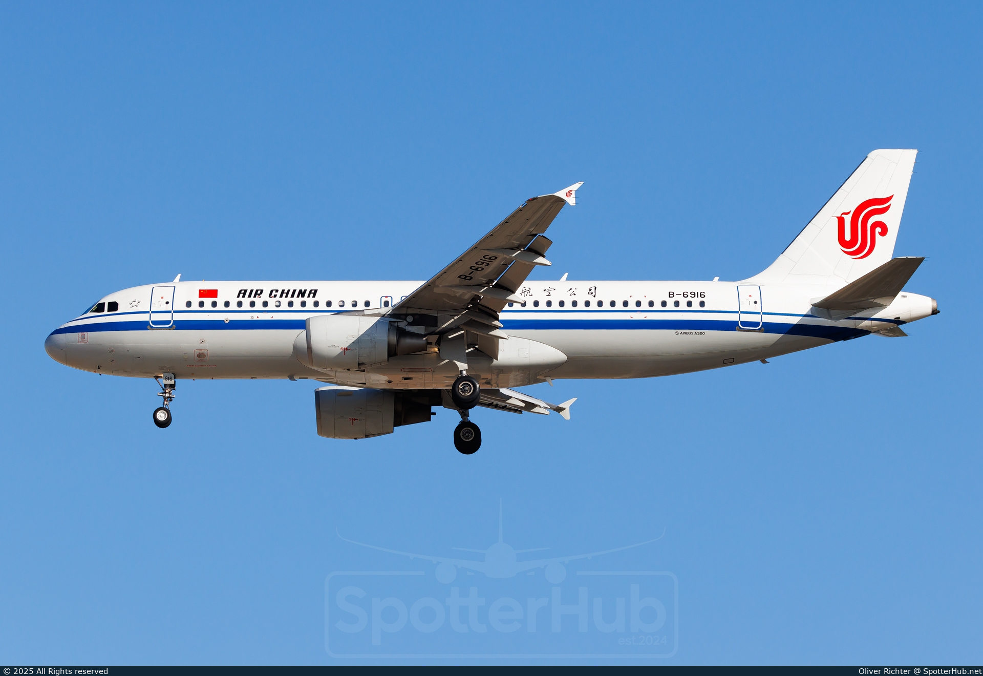 Photo of B-6916 - Airbus A320-214 operated by Air China